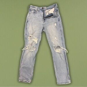 Hollister 0R Curvy Ultra High-Rise Mom Jean